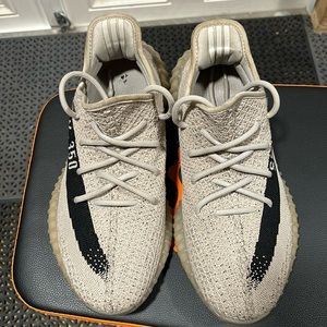 Men's authentic yeezy size 9 Oreo